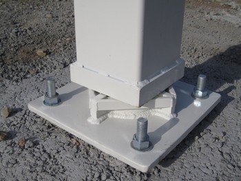 Détail platine et tiges d'ancrage